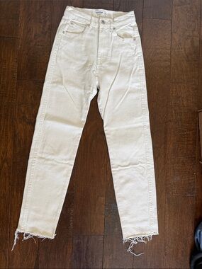 Pull and bear Off-White High-Rise Straight Crop Jeans